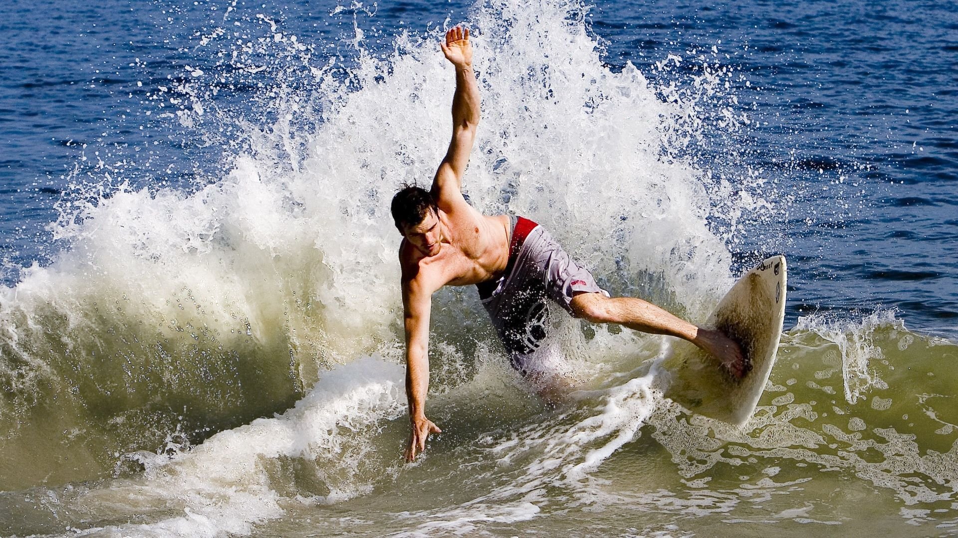 乌拉圭中锋梅开二度,带领球队取胜,乌拉圭中场厉害的球员